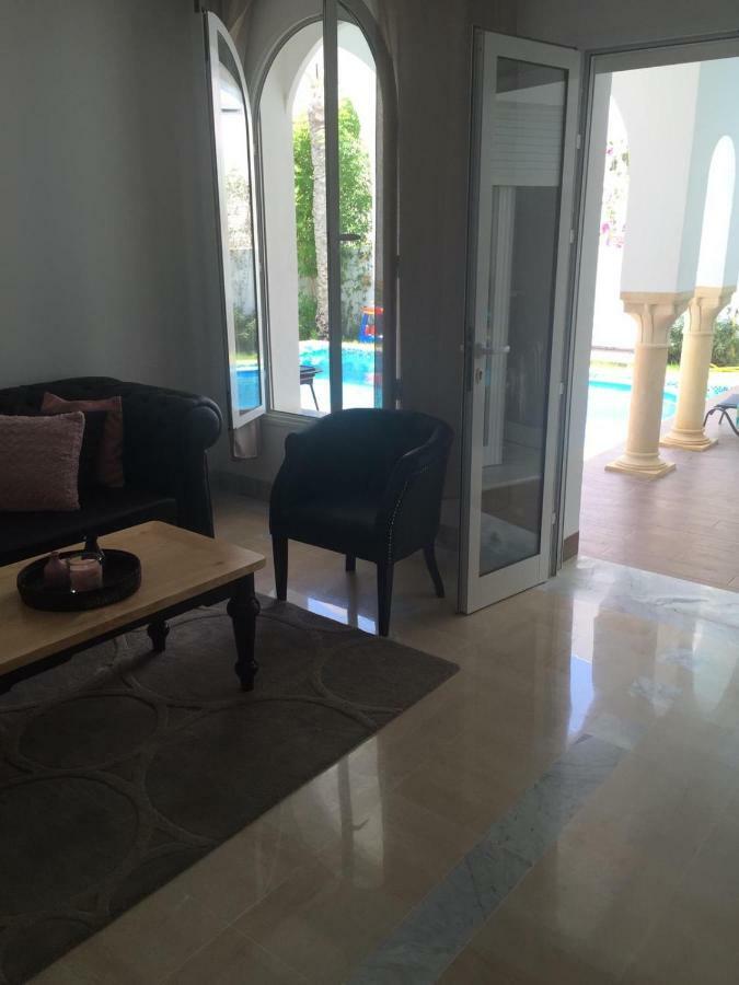 Avec Piscine Villa